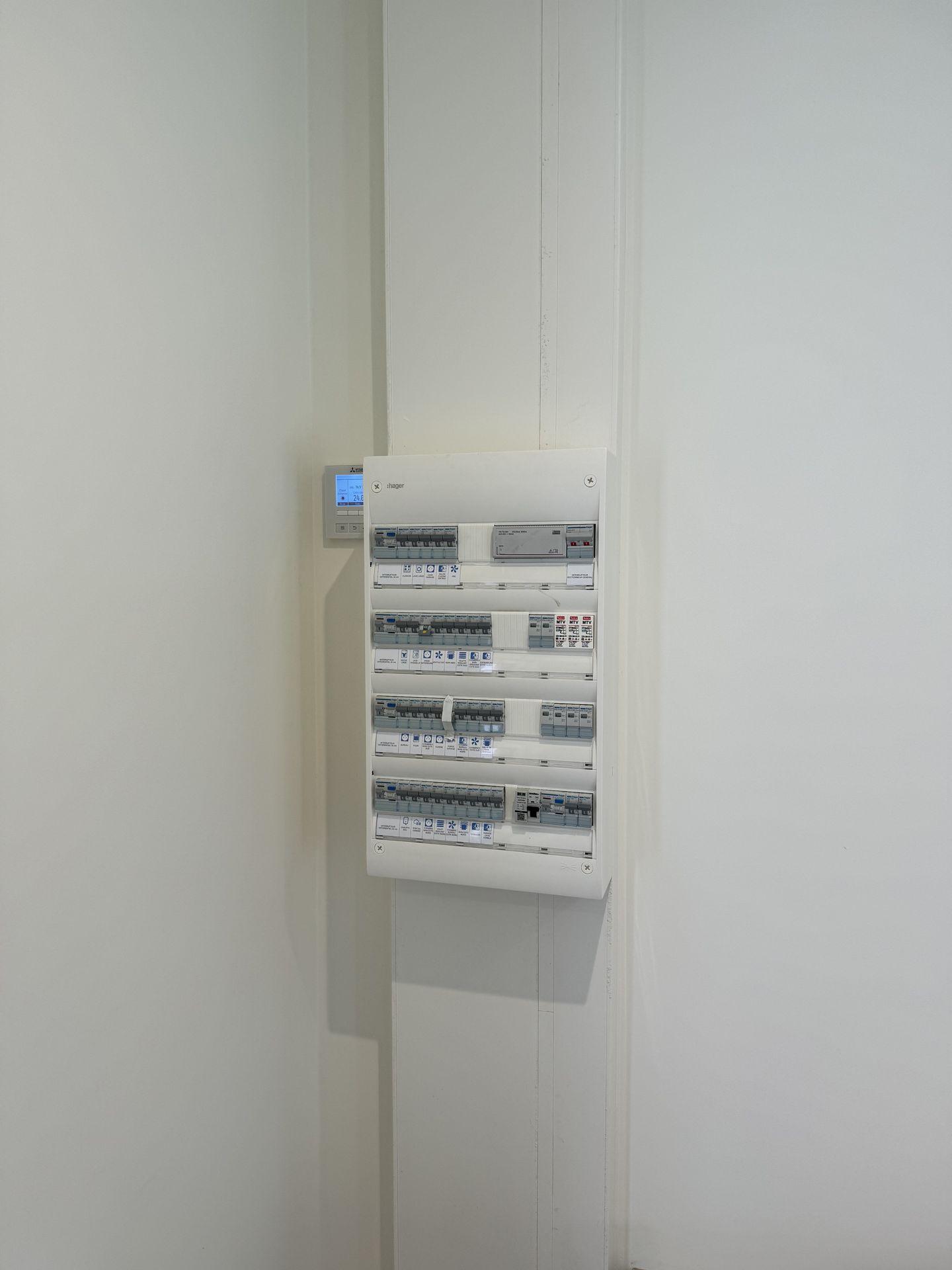 Installation tableau électrique logement neuf normes NF C 15-100 électricien 71